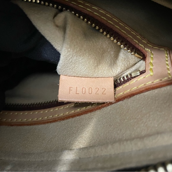 Louis Vuitton Monogram Looping MM - Picture 10 of 13